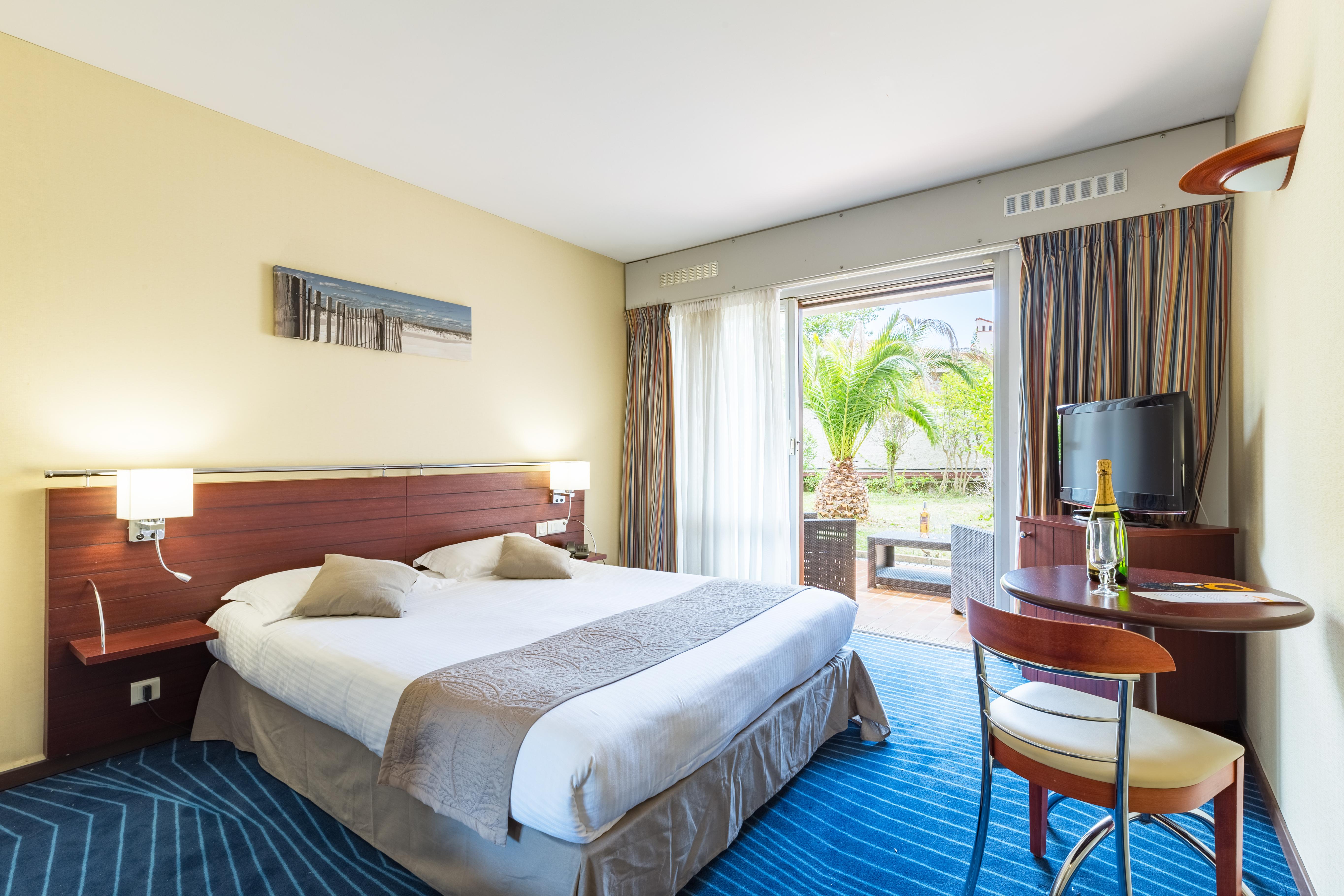 Saint-Raphaël Hotel Brise De Mer - Piscine Interieure & Exterieure מראה חיצוני תמונה